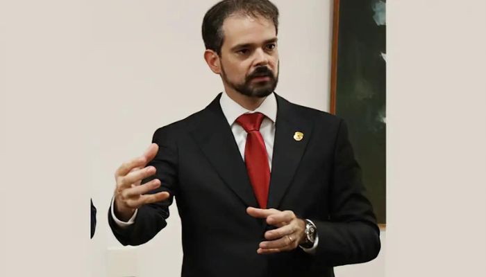 Delegado brasileiro é eleito para comandar a Interpol 